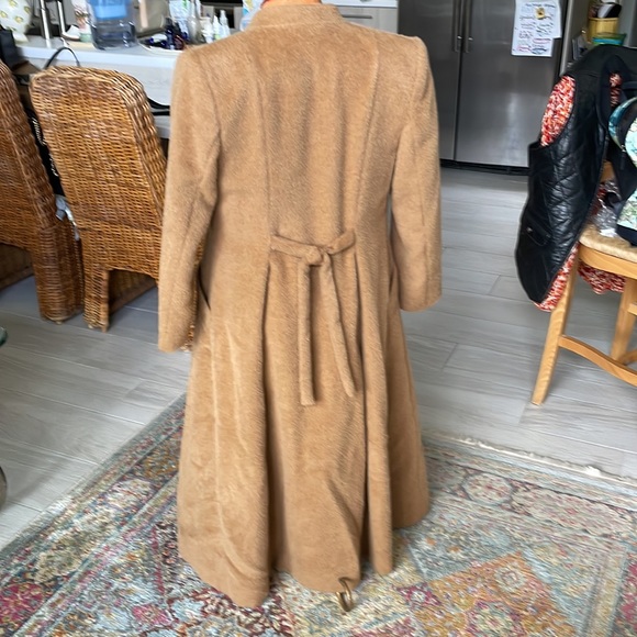 Giorgio Armani 100% Alpaca coat in pristine condition absolutely stunning coat - Picture 2 of 6